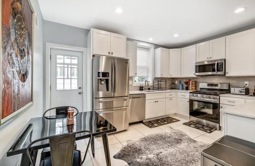 Bella Vista House | Outstanding Home Relaxing Rooftop with Patio & Grill