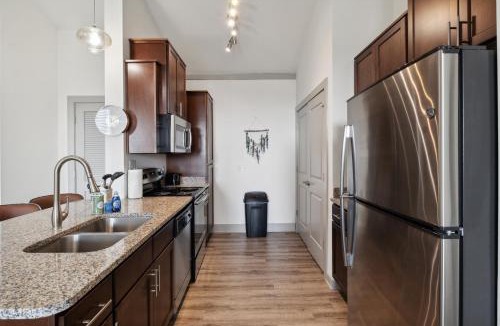 Farragut Apartment | Overlook 1306 I Resort Style Living I Parking