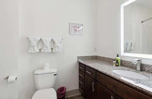 Farragut Apartment | Overlook 1306 I Resort Style Living I Parking