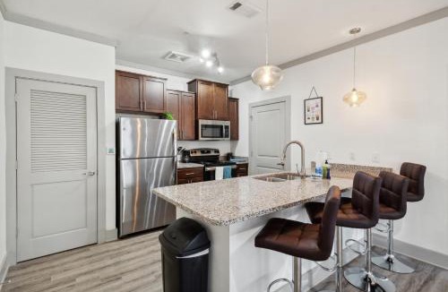 Farragut Apartment | Overlook 5001I Luxury Accommodations I Pool