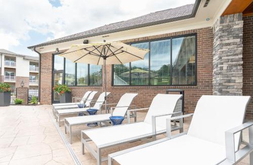 Farragut Apartment | Overlook 5001I Luxury Accommodations I Pool