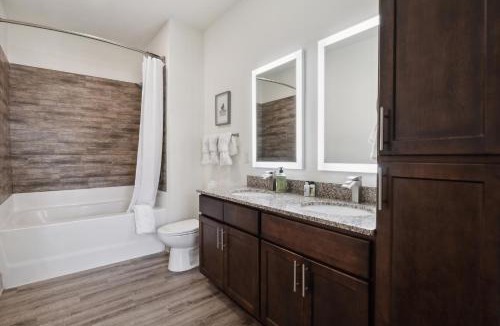 Farragut Apartment | Overlook 5106 I Resort Style Living I Parking