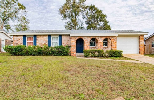 Brent House | Overlook Backyard Retreat~families welcome~central