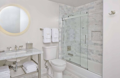 Midtown Hotel | Overlooking Downtown Atlanta + Pet-friendly Stay