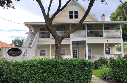 Downtown Dunedin Apartment | Overlooking Downtown Dunedin Two Bedroom apartment NO KIDS, NO PETS