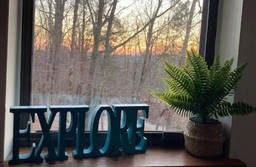 Clarkesville House | Owl Landing Treehouse retreat with firepit. 12 minutes to Helen & Clarkesville!