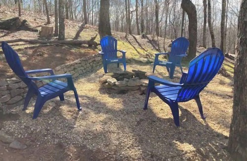 Clarkesville House | Owl Landing Treehouse retreat with firepit. 12 minutes to Helen & Clarkesville!