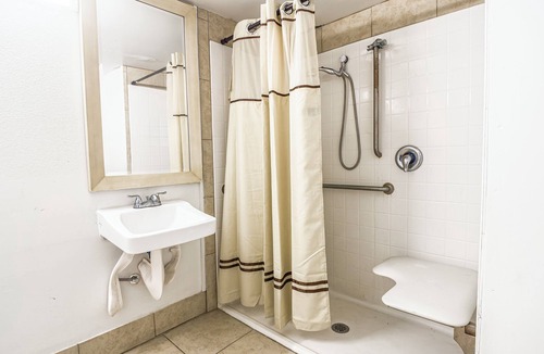 Vienna Hotel | OYO Hotel Vienna I-75