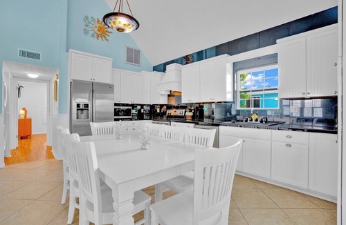Marathon House | P78 - Charming 3 bedroom 2 bath home in Sombrero Beach with dock and pool
