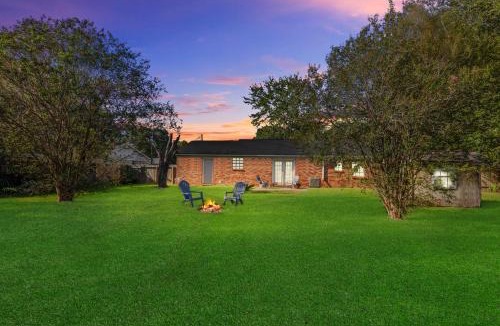 Milton House | Pace Family Home: 1 Mi to Beach & Park!