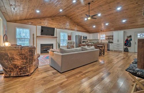 Tiger House | ‘Painted Skies’ Upscale Getaway By Lake Burton!