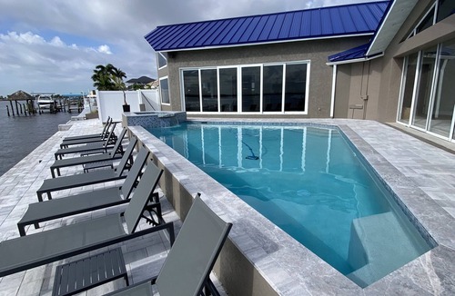 Caloosahatchee House | Palazzo Azzurro - Your own private waterfront resort!
