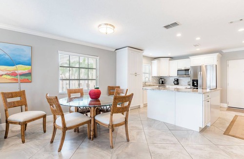 Siesta Key Condo | Palm Bay Club 175, a spacious 2 bedroom 2 bath condo