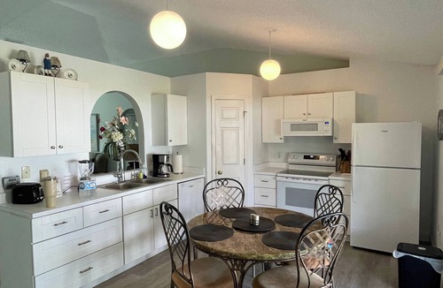 Palm Bay House | Palm Bay Retreat - Explore Nature, Parks & Beaches