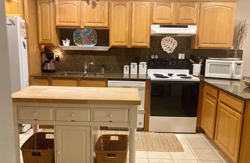 Juno Beach Apartment | PALM BEACH INTRACOASTAL WATERFRONT - EVERYDAY IS A BOAT PARADE! 5 Star
