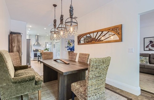 Grandview Heights House | Palm Beach Oasis - Indulge in Garden Tranquility with Alfresco Dining