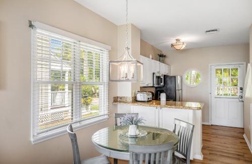 Marathon Villa | Palm Breeze