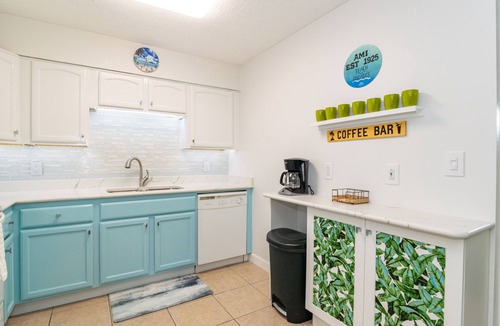 Ilexhurst House | Palm Cay 3 · 3 Queen Beds · 2-Min Walk to Gulf