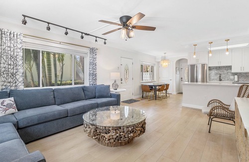 Ilexhurst House | Palm Cay 5, Newly Remodeled Townhome Steps from the Beach. Heated Pool