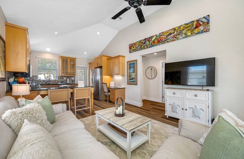 Sunset Reef House | Palm Cottage- Escape to Paradise, steps from the beach!