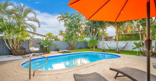 Driftwood House | Palm Fiction - Pool and Hard Rock Casino