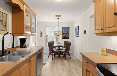 Sanibel House | Palm Paradise- Charming Island Bungalow in Downtown Sanibel