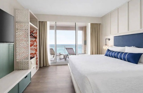 Panama City Beach Hotel | Palm & Tide | King Room | Near PCB Beaches | Family Fun | 2 Units