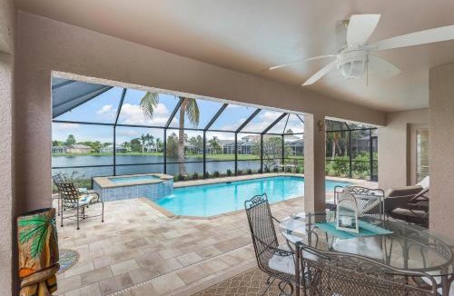 Beachwalk Isles House | Palm Tree Paradise