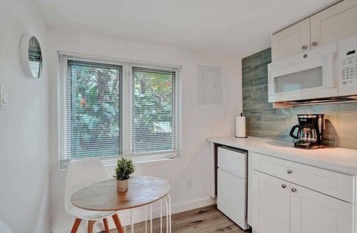 Sailboat Bend Apartment | Palm Tropical Oasis Studio with Pool