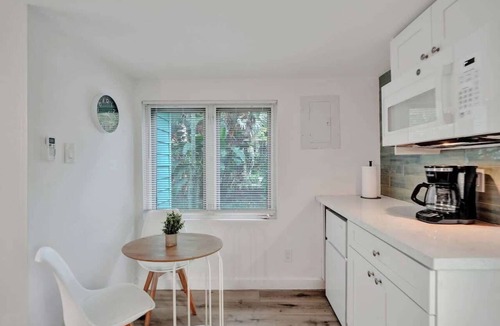 Sailboat Bend Apartment | Palm Tropical Oasis Studio with Pool