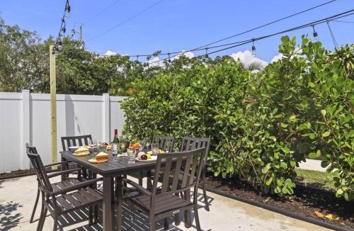 Parker Ridge Apartment | Palm Wave Says - Designers Stay - No Extra Fees