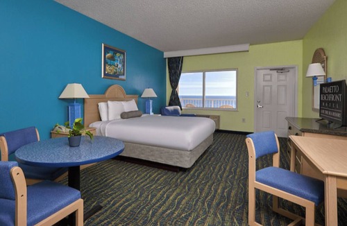 West Panama City Beach Hotel | Palmetto | Classic King + Kitchen | Couples Getaway | Steps to Sand