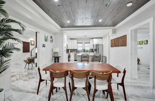 Palm Beach - West Palm Beach Villa | "Palms Estate"-Tropical Oasis|Hot Tub|Games|Luxe