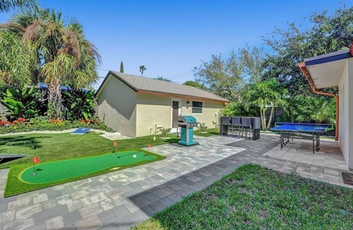 Palm Beach - West Palm Beach Villa | "Palms Estate"-Tropical Oasis|Hot Tub|Games|Luxe