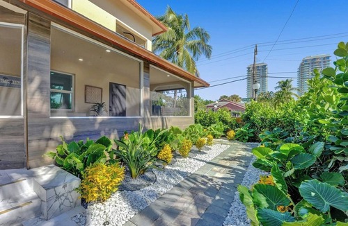 Palm Beach - West Palm Beach Villa | "Palms Estate"-Tropical Oasis|Hot Tub|Games|Luxe