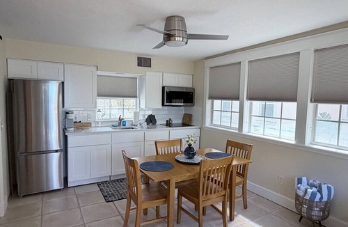 Indian Rocks Beach Cottage | `Palms` Gulf-View Historic Beachside Cottage 2/1