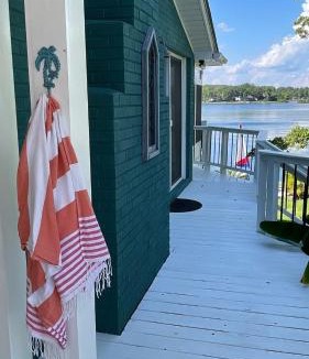 Chapin House | Palms in Paradise 2 Docks & Steps into Lake Murray