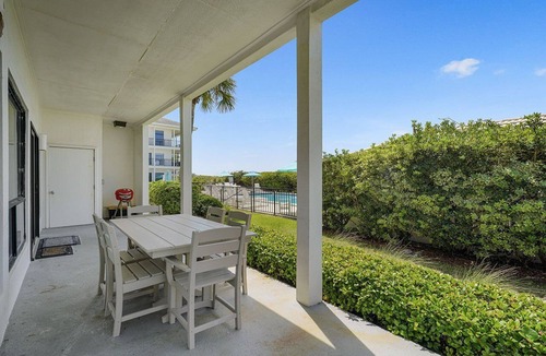 Dune Allen Beach Condo | Palms of Dune Allen 108 - Oceanfront Condo in 30A with Pool & Beach Access