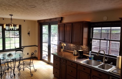 Tucker House | panoramic views, large hot tub/jacuzzi, cozy