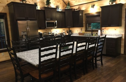 Sevierville Cabin | Papa Bear’s Retreat, Cedar Falls, 2 BD, 3 BA, Queen Bunk Bed in loft, Fireplaces