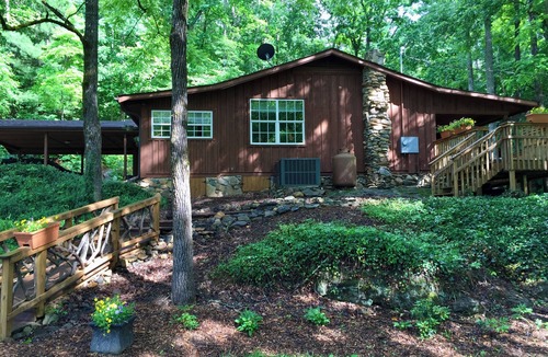Pickens Cabin | Pappy's Place: A Cozy Creekside Retreat