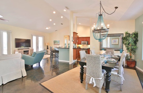 Heron's Watch House | Paradise Cove - Beautiful Lakeview and Private Pool