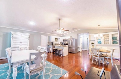 Eatonton House | Paradise cove with indoor pool