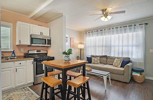 Lake Worth House | Paradise! Cozy Bungalow, Steps to Beach & Downtown