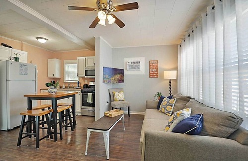 Lake Worth House | Paradise! Cozy Bungalow, Steps to Beach & Downtown