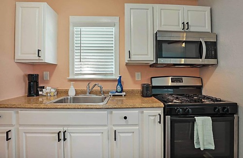 Lake Worth House | Paradise! Cozy Bungalow, Steps to Beach & Downtown