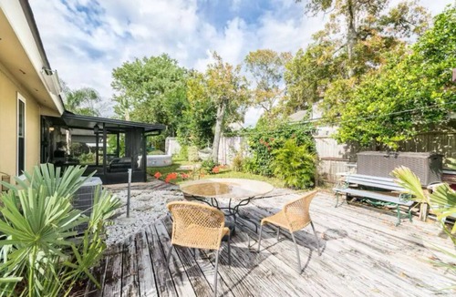 Arlington House | Paradise, Hot Tub, Free Wine, Mins from Mayo Clinic and Beach