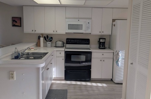 Englewood Condo | Paradise in sunny Englewood FL - immaculate 1st floor condo close to beaches!