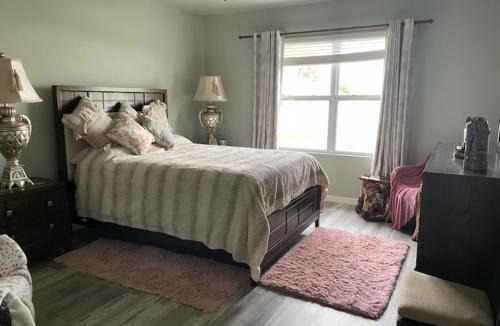 Ocala House | Paradise in the City Near W.E.C. Shopping Eating No smokers Vegan