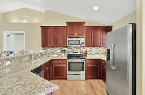 Sebastian Highlands House | 🍹🌞 Paradise Oasis! Beautiful Heated Pool, Pet Friendly, Wi-Fi, Near Beaches!